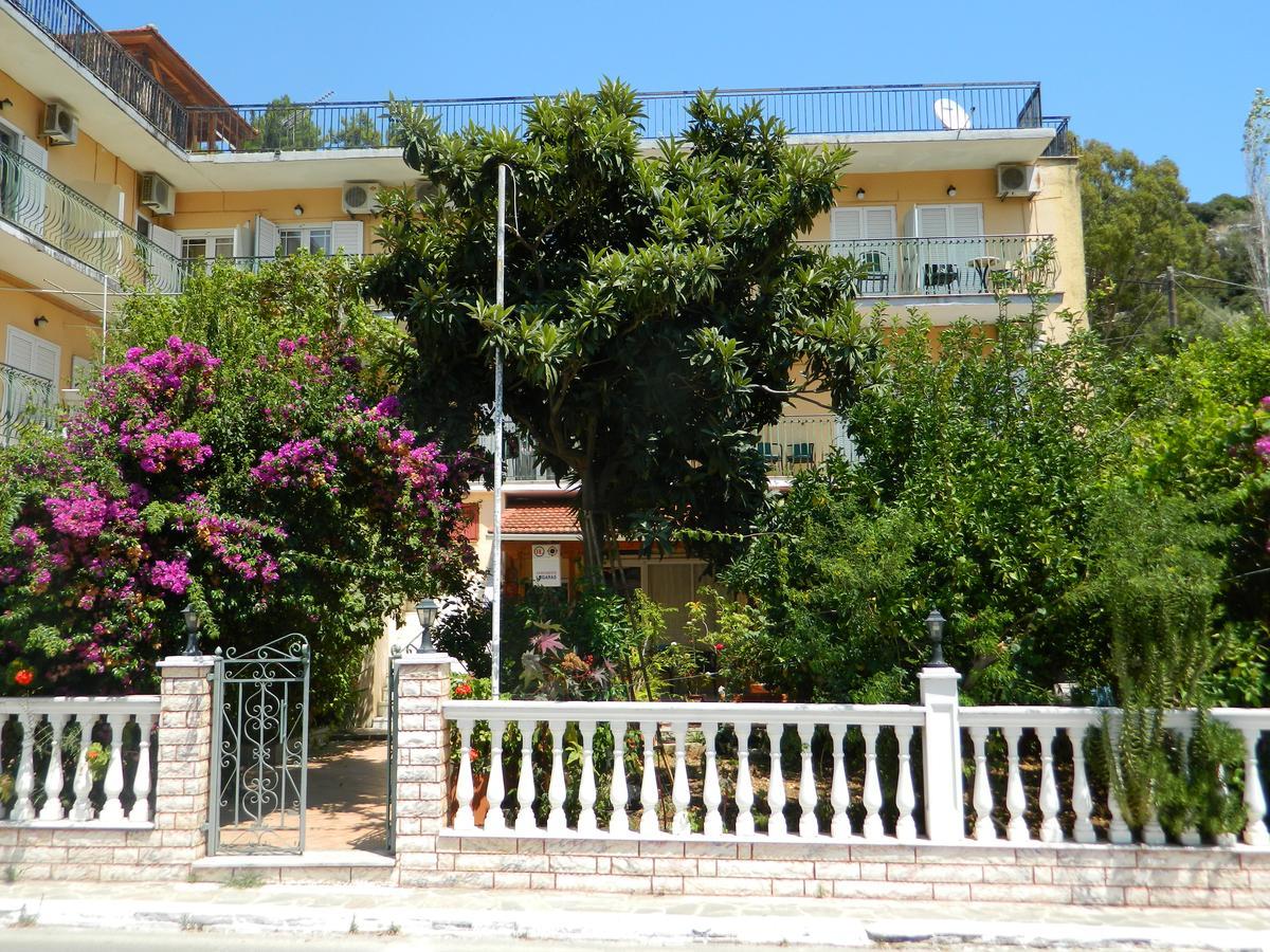 Logara'S Apartments Agia Efimia Exterior photo